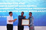 Kolaborasi Wujudkan Industri Hijau, PLN Serahkan 800 Unit REC Setara 800 MWh Listrik EBT Ke Danone