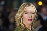 Aktris Kate Winslet dilarikan ke rumah sakit karena jatuh saat syuting film