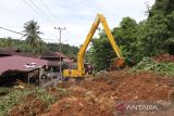 BPBD Padang bantu penanganan longsor di Lambung Bukit