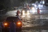 Risiko bila paksa mobil terjang banjir