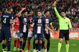 Sepuluh pemain selamatkan PSG