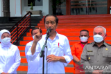 Presiden Jokowi bilang pemerintah pusat dan daerah terus bergerak kendalikan inflasi