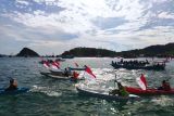 Warga Labuan Bajo ikut lomba dayung dari IFG Labuan Bajo Marathon