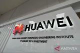 AS larang peralatan telekomunikasi baru dari Huawei & ZTEE