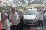 Warga Cianjur berhamburan keluar rumah karena gempa dangkal