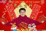 Aktor Jackie Chan bagi-bagi angpao hingga Michael Yeoh