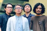 Bertema kritik-otokritik, Efek Rumah Kaca merilis album keempat