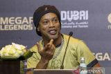 Ikuti jejak sang ayah, putra Ronaldinho resmi gabung Barcelona