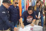 Serahkan bendera Parpol ke Tomohon, KPU Manado optimis partisipasi pemilih 2024 naik