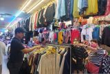 Di balik pelarangan thrifting pakaian bekas impor