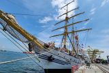 KRI Dewaruci sandar di Pelabuhan Semarang, terbuka untuk warga umum