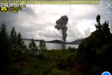 Gunung Anak Krakatau semburkan abu setinggi 2.000 meter