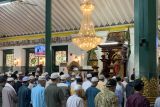 Shalat gerhana matahari di Masjid Agung Palembang