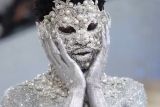 Lil Nas X jadi 'Manusia Silver' bermutiara saat hadiri Met Gala 2023