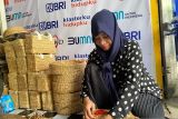 Kerajinan eceng gondok karya ibu rumah tangga di Makassar tembus mancanegara