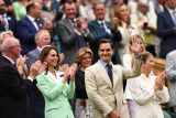 Federer memukau penonton Wimbledon dari kursi khusus kerajaan