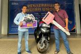 Dapat koin emas, nasabah Bank Jateng: Kado terindah pernikahan