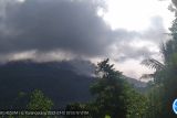 Gunung Karangetang luncurkan awan panas guguran