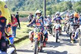 Seribuan pengendara motor gunung 