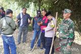 Polisi buru penganiaya dua lansia