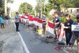 Warga Tegalgiri  Boyolali aksi cuci bendera sambut HUT Kemerdekaan RI