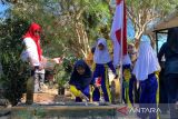 Anak SD di Temanggung  diajak ziarah makam pejuang tanamkan patriotisme