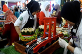 Tumpeng pempek jembatan Ampera