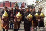 Ratusan tumpeng disajikan saat panen perdana tembakau di Temanggung