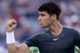 Alcaraz atasi keterpurukan untuk capai perempat final Wimbledon