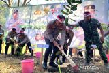 Polda Jateng  hijaukan tepian Waduk Jatibarang Semarang