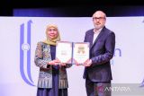 Khofifah dapat penghargaan dari Minhaj-ul-Qur'an International