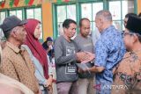 Distribusikan KIS PBI, Bupati Pesisir Selatan : SDM berkualitas dimulai dari kesehatan