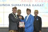 Gubernur Sumbar dianugerahi gelar kehormatan 