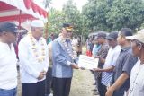 Pemprov Sumbar salurkan peralatan dan benih pertanian di Pasaman Barat