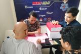 Penyidik Kejari Pasbar serahkan tersangka beserta barang bukti Tipikor dan TPPU perkara RSUD 2018-2020 ke penuntut umum