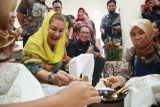 Pemkot Semarang kembangkan batik dengan pewarna  alam