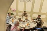 Presiden Jokowi makan siang bareng tiga bakal capres di Istana Merdeka Jakarta