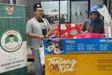 Santri Ganjar borong dagangan UMKM aneka minuman cokelat