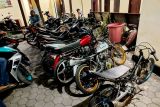 Motor knalpot brong dikandangkaan