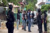 Diduga terlibat terorisme, Densus 88 geledah rumah warga di Palu