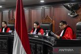 MK memutuskan tak terima uji materi syarat caleg DPD dan DPR