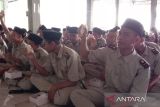 Seribuan siswa  SMK di Kudus diajarkan minum susu untuk kesehatan badan