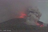 Gunung Merapi luncurkan awan panas guguran sejauh 3,5 kilometer