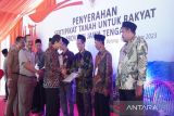 Kementerian  ATR/BPN serahkan 500 sertifikat tanah warga Batang