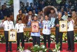 Di debat ketiga, para capres kenakan jaket 