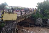 BPJN Jambi gunakan alat berat tangani jembatan Tamiai yang ambrol