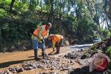 Longsor, jalur masuk wisata Telaga Sarangan