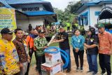 Pemkab Gumas salurkan bantuan puluhan APD dan mesin pompa