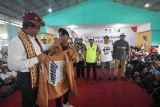 Pemuda hadiahi Anies seragam Survey Corps anime Attack On Titan di Lampung