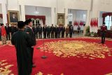 Presiden Jokowi melantik anggota KPPU di Istana Negara